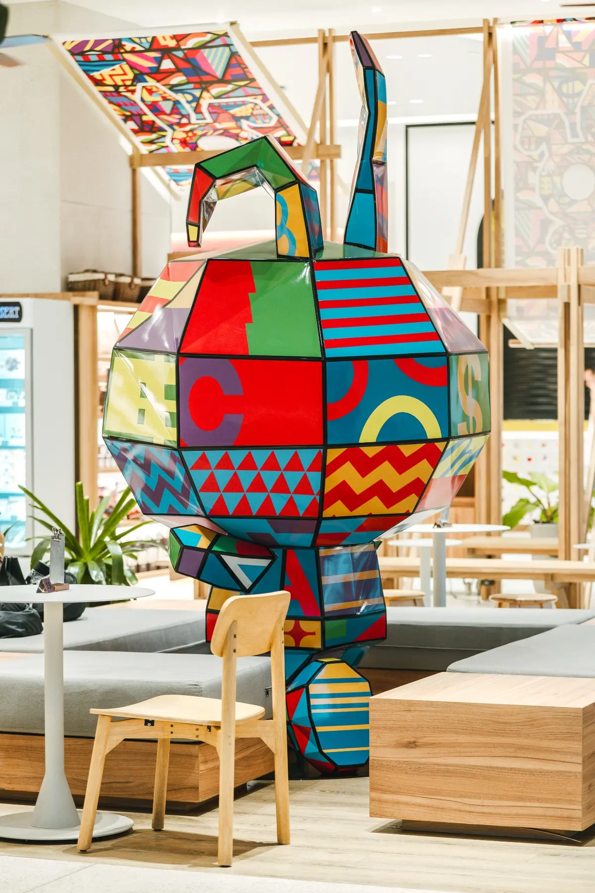 Colorful geometric sculpture by Rukkit Satapornvajana
