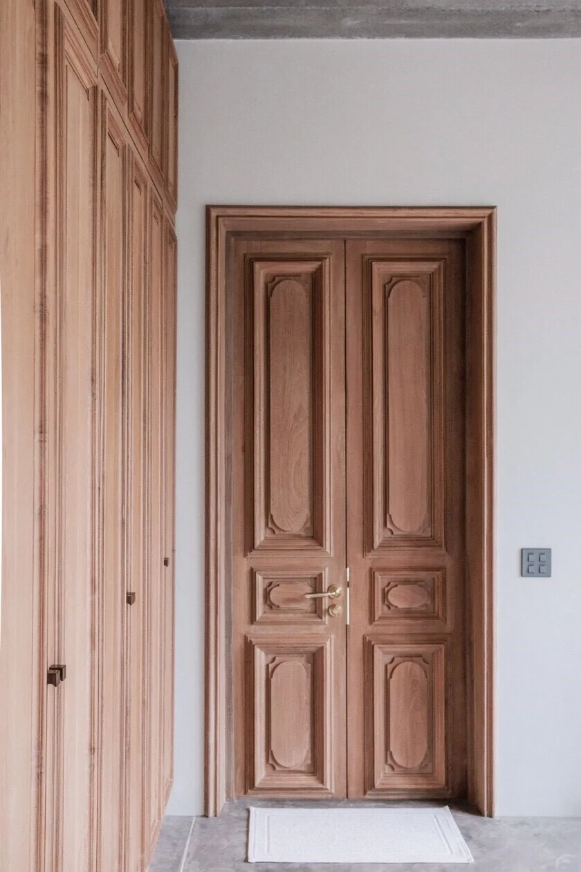 Integrated timber doors and cabinetry at Kitisook House