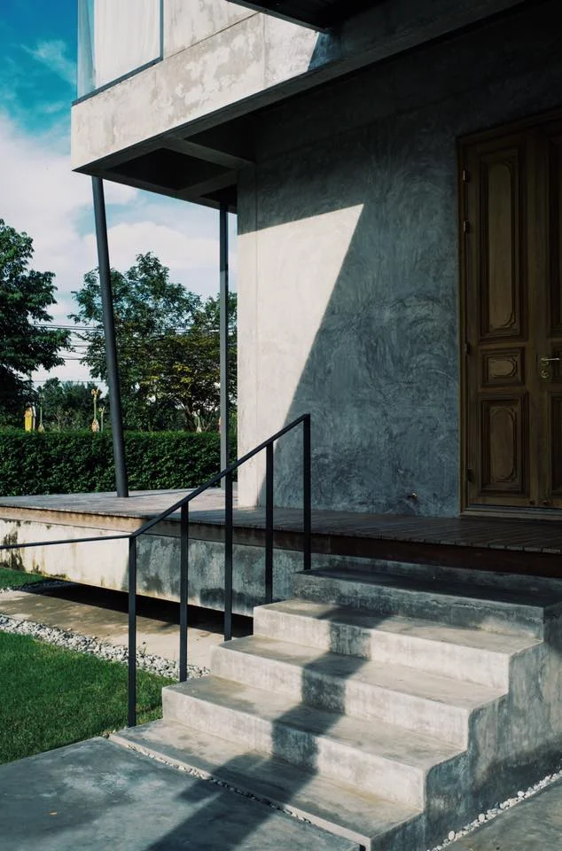 Concrete entrance steps and shaded terrace at Kitisook House
