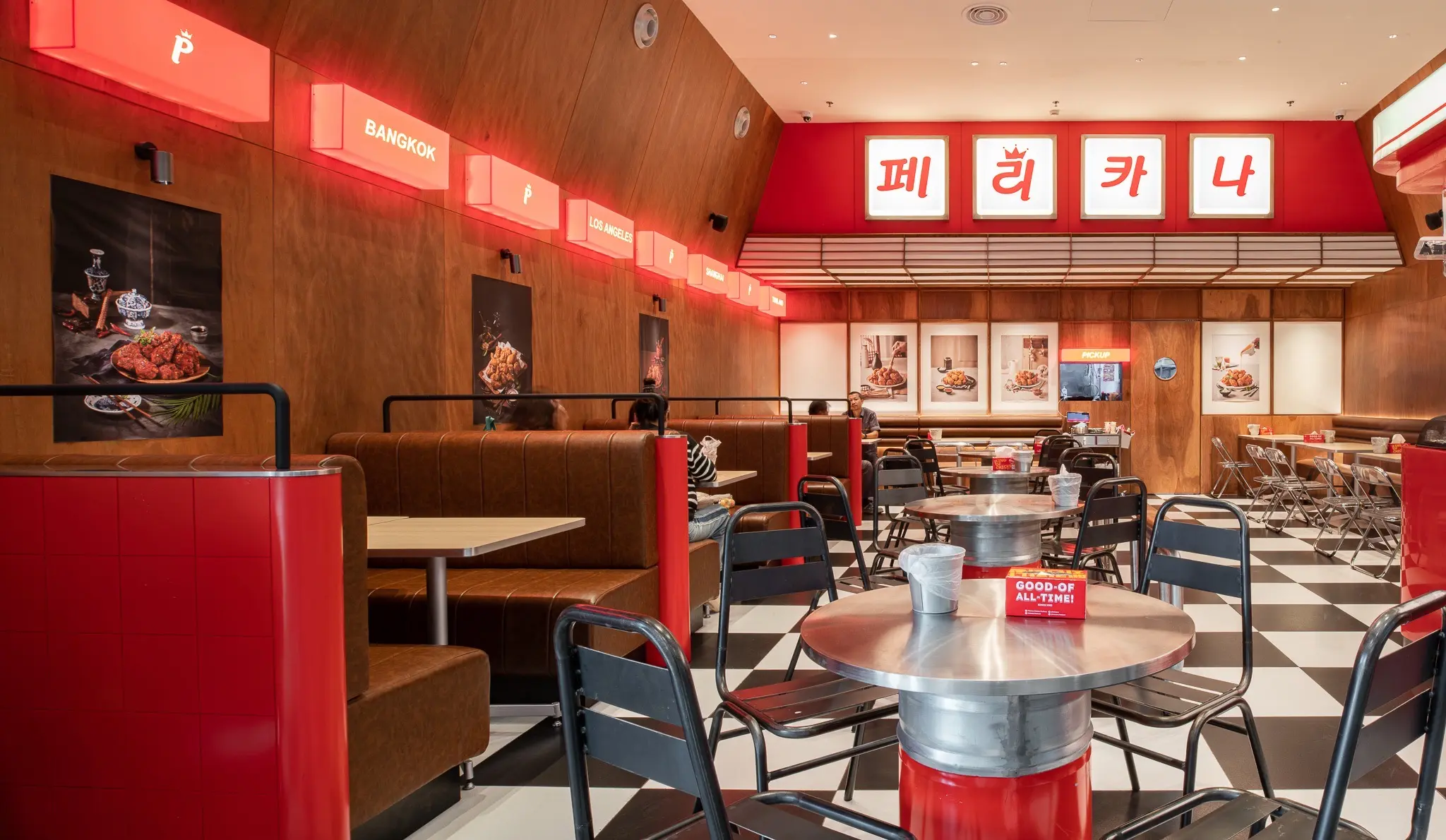 Pelicana WestGate round communal tables and dining room