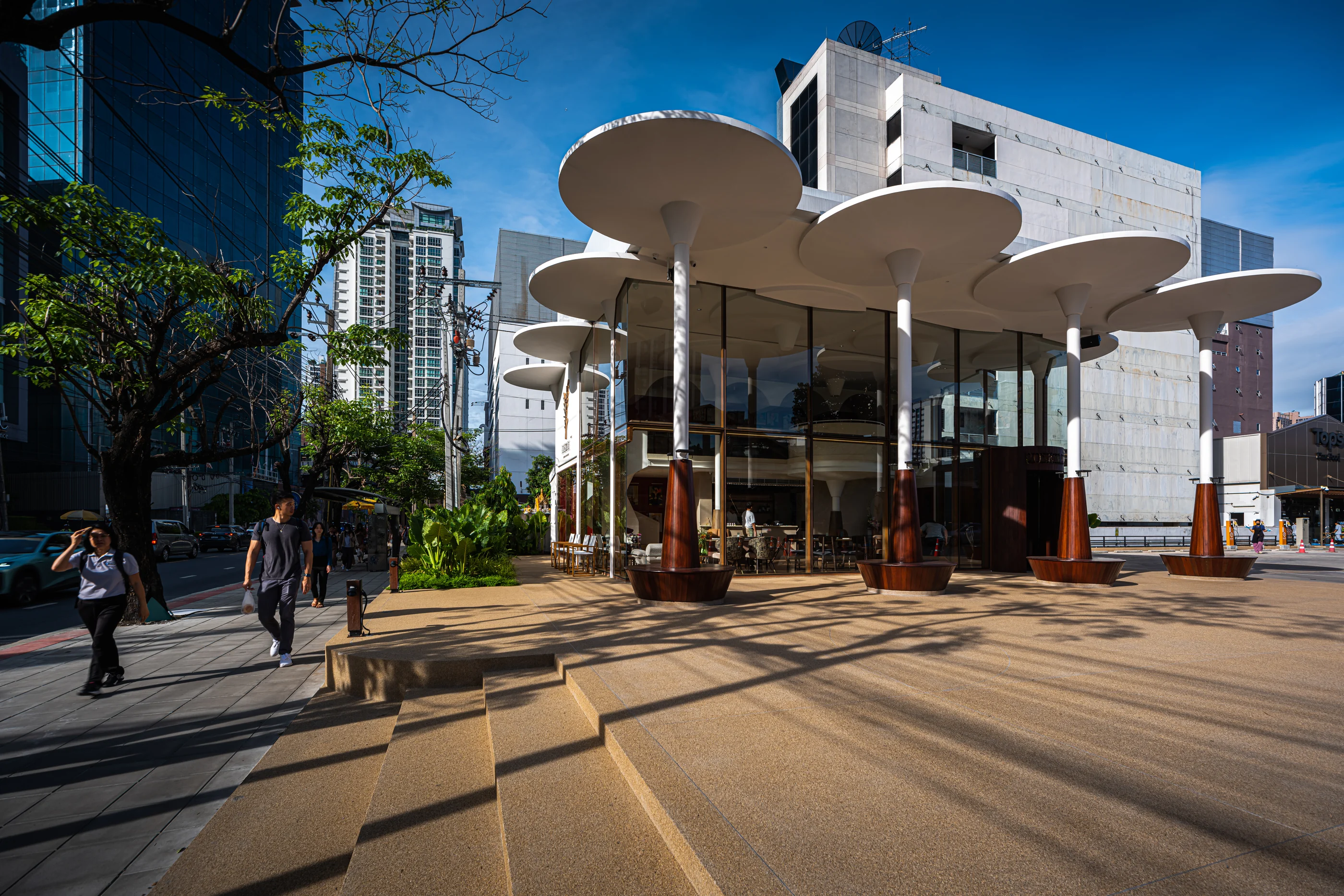 Oblique daytime view of Rosemary Everyday Brasserie from the Bangkok sidewalk